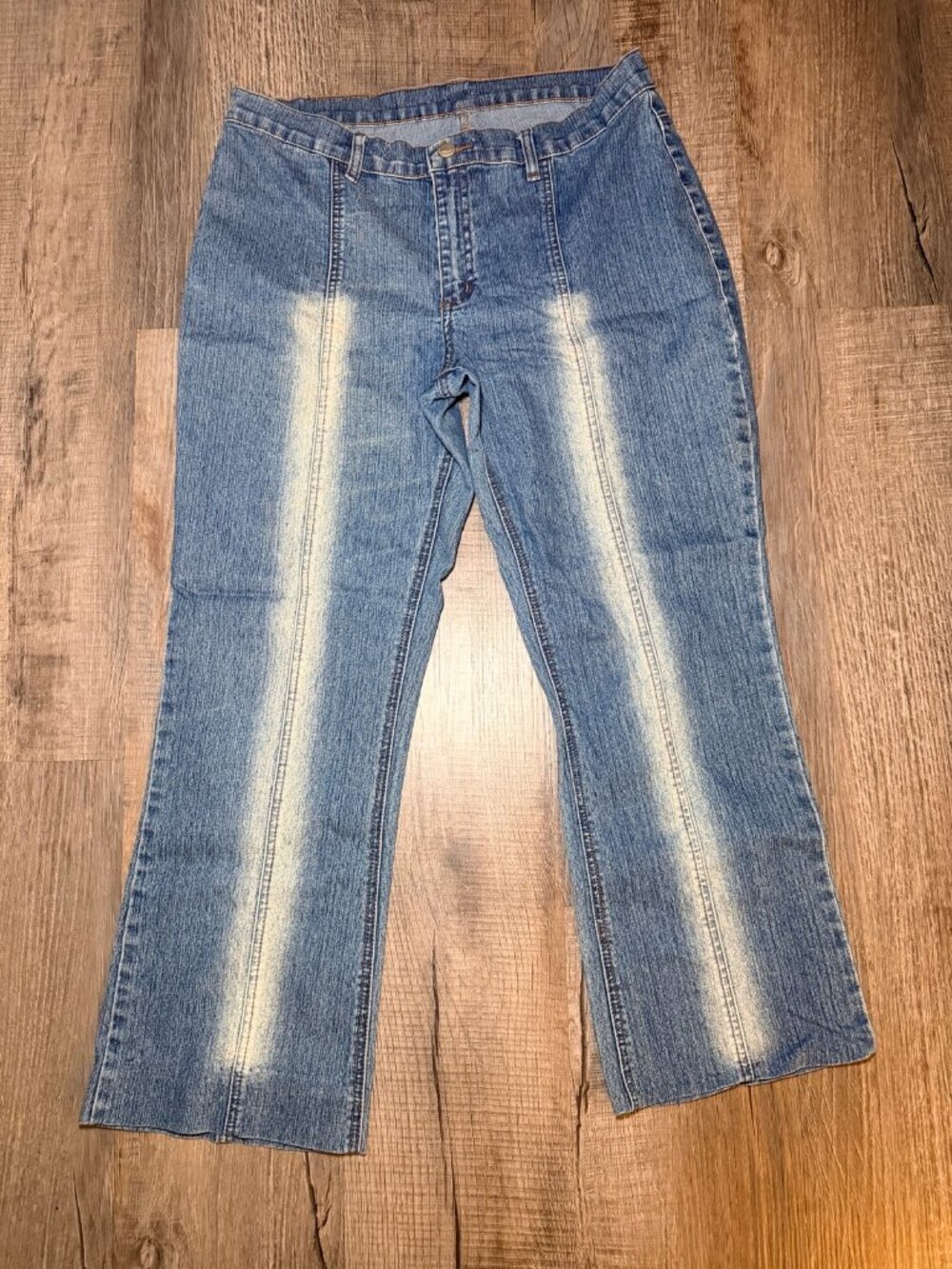 Light Wash Flare Jeans Y2K Low Rise Short Inseam Size 33